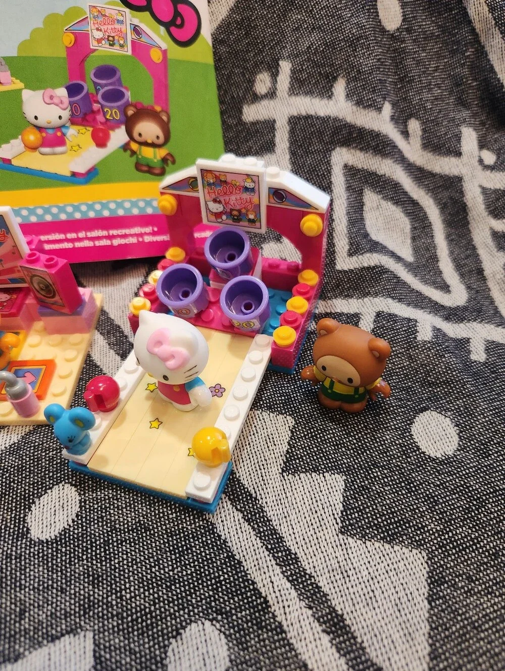Hello Kitty Mega Bloks Fun At The Arcades 7 Minifig Playset 10974 -  Complete